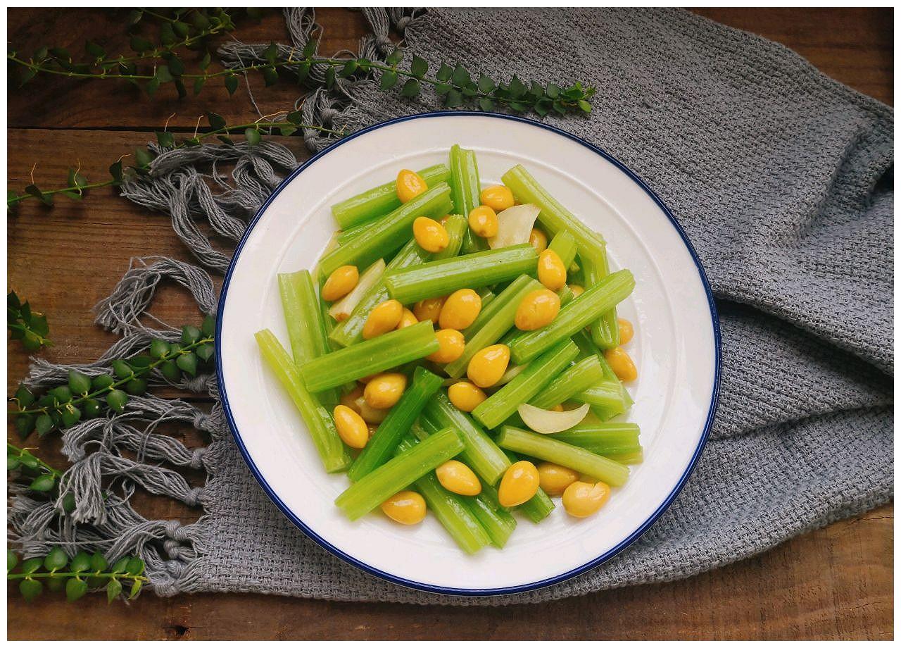 银杏果炒香芹钟于经典传统年味