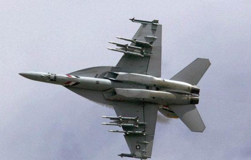 攻击战斗机,通称:波音f-18"大黄蜂",正式编号:f/a-18),而f/a-18e/f是