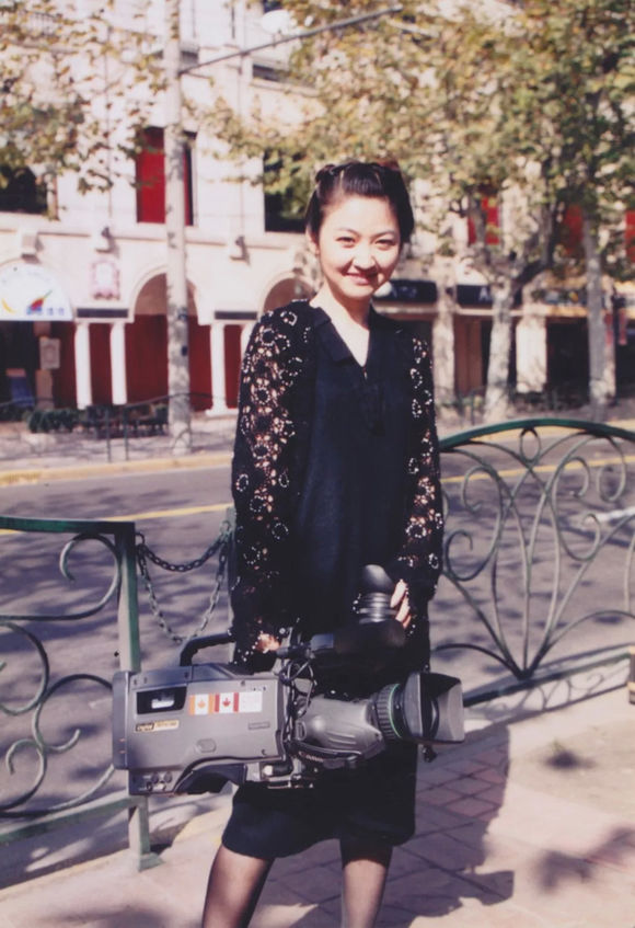 80年代童星沈洁罕见剧照老照片城南旧事里的小英子