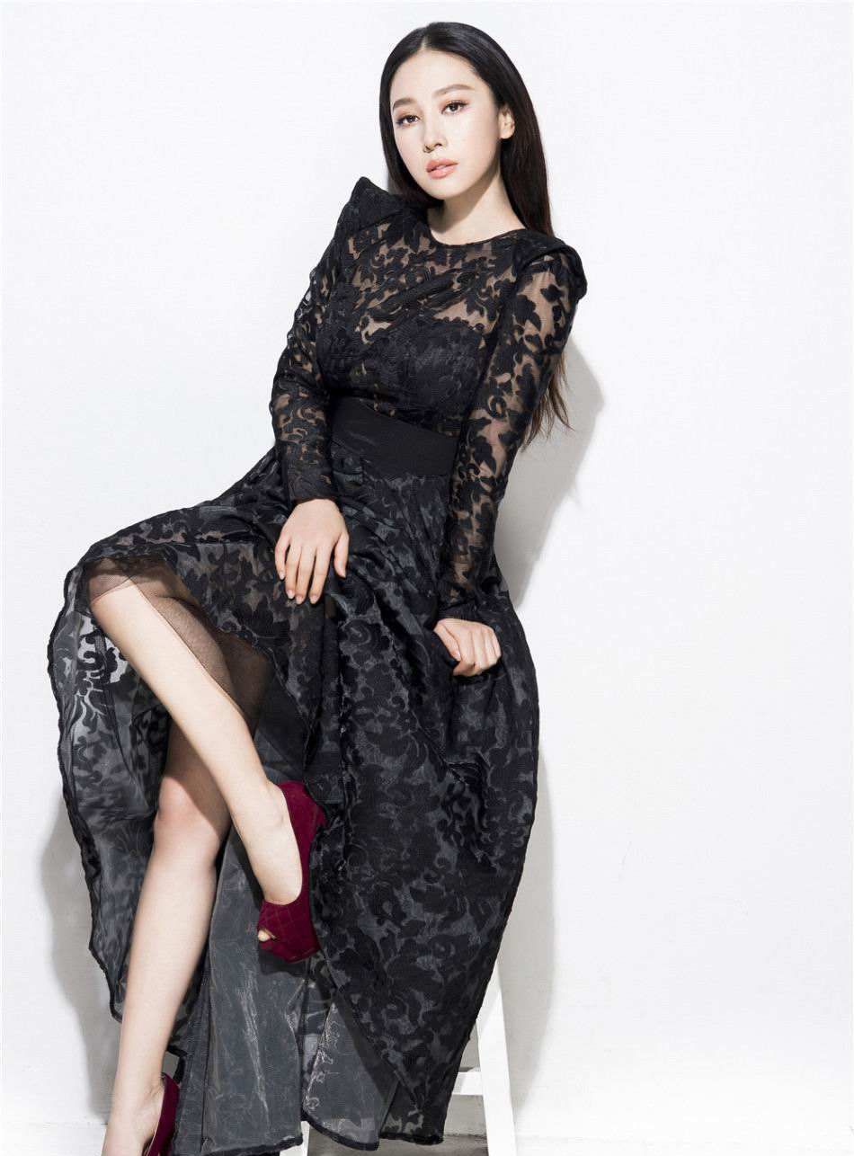 贾晓晨:事业线傲人,美得让人窒息