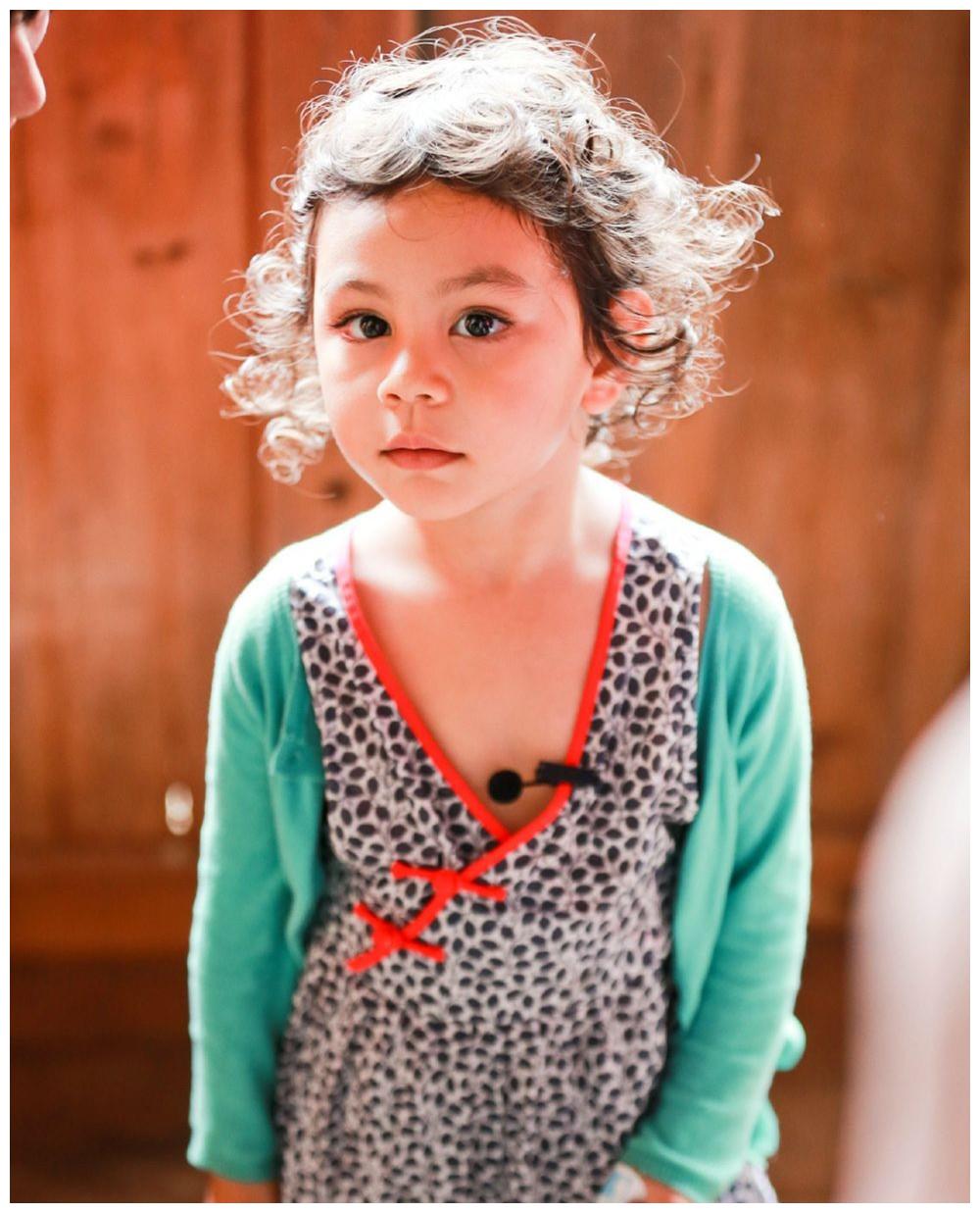 明星生的混血儿孩子中,他老婆最不好看,生的女儿却比吴彦祖的美