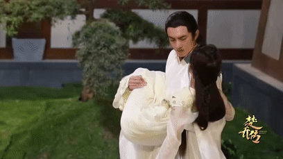 帝君的公主抱,鞠婧祎的芸汐抱,肖战的墨染笑,最厉害的还是他们