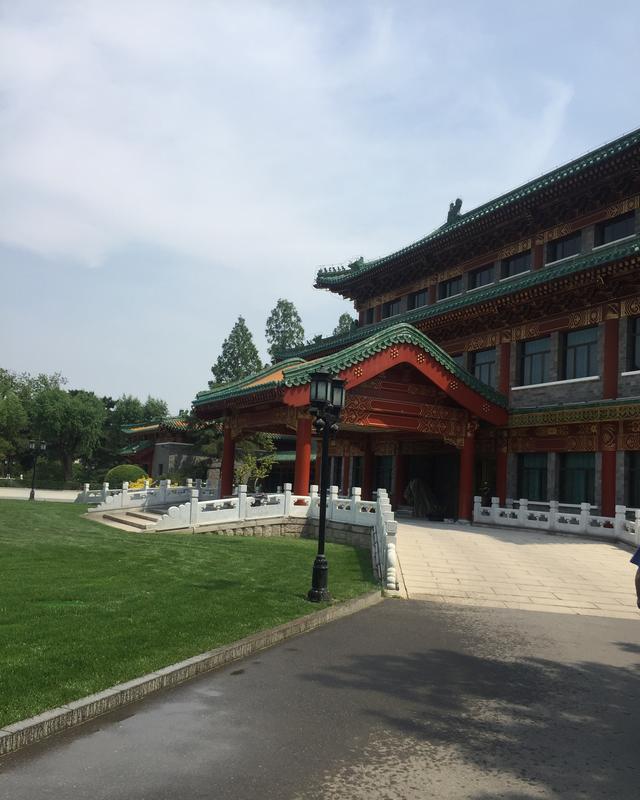 看一下钓鱼台国宾馆