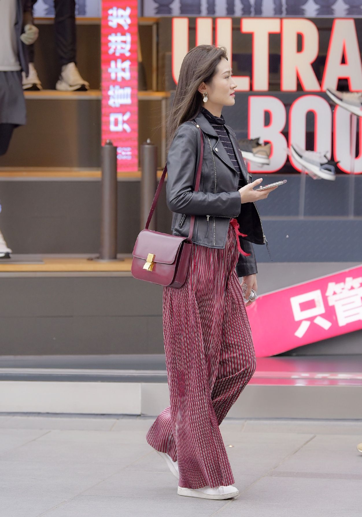 北京街拍来看一看春天的时尚街头姑娘们会选择怎样的衣装呢