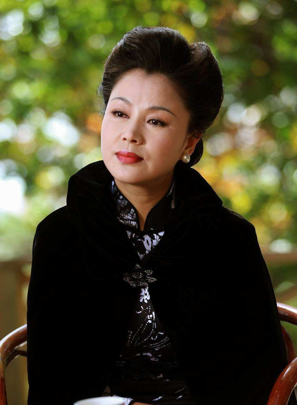 女明星遇渣男,嫁豪门被家暴净身出户,今54岁身材火辣,身价上亿|于小慧