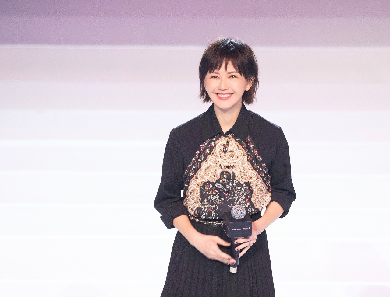 孙燕姿优雅出席百丽国际时尚欢聚盛典