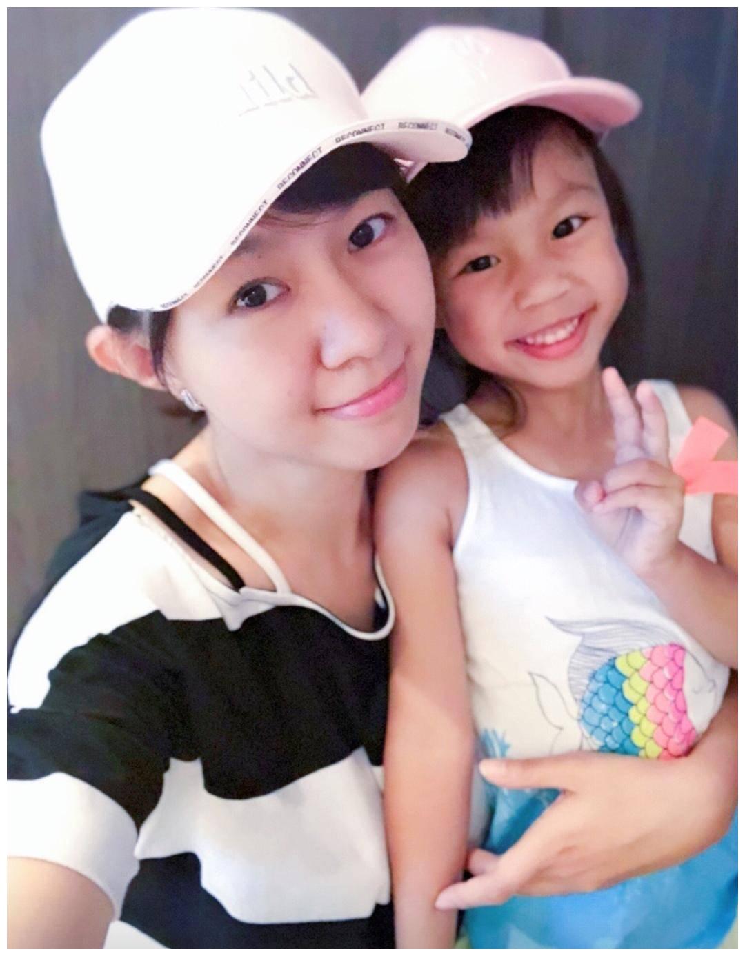 年仅37岁出道30年,翻唱歌曲600多首,为女儿庆生两人一样|卓依婷|歌曲