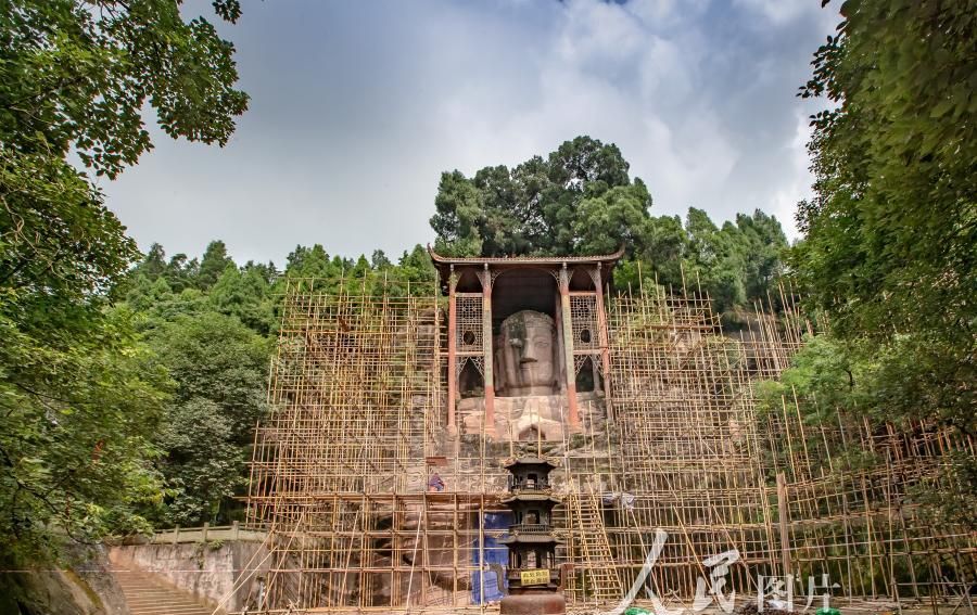 四川眉山:仁寿大佛"闭关保养"