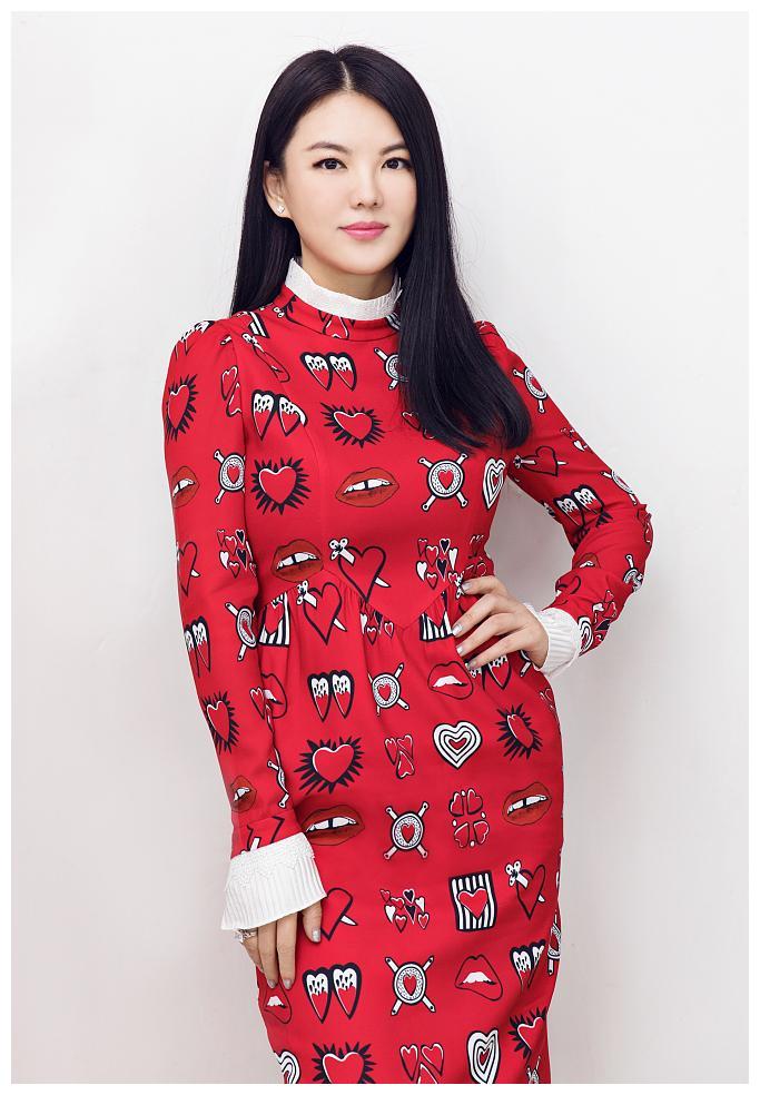 李湘身穿白色蕾丝长裙明显瘦了破了怀二胎传闻