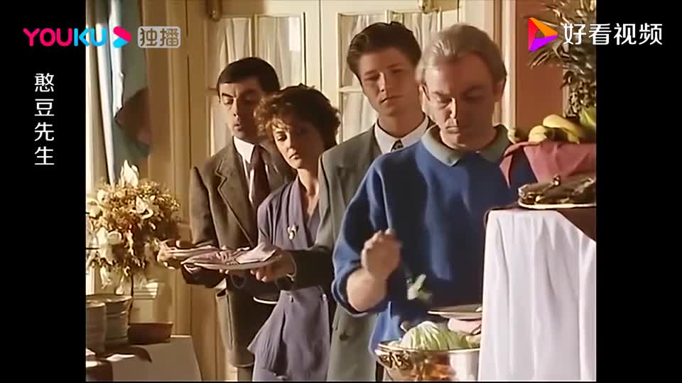 憨豆先生吃自助餐为了争夺食物狂吃生蚝结果悲剧了