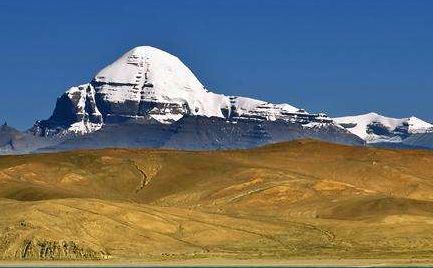 西藏阿里神山冈仁波齐峰——被当地藏民称其为符磨的把手