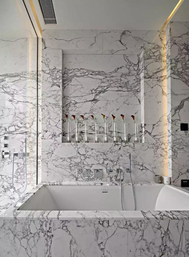 用大理石装饰的厨卫空间，简直就是家居装修中的艺术品
