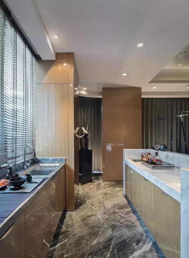用大理石装饰的厨卫空间，简直就是家居装修中的艺术品