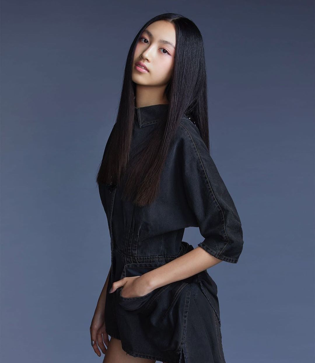 任达华之女任晴佳,15岁身高170cm,大长腿和年龄很不相符