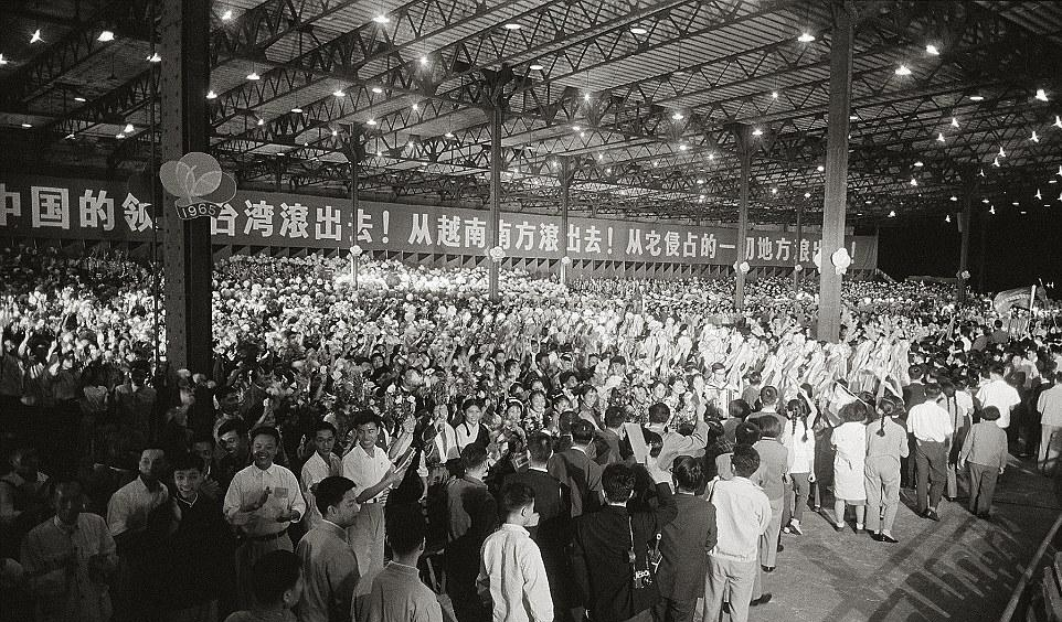 老照片 日本摄影师拍摄的1965年上海 那些过去的日子