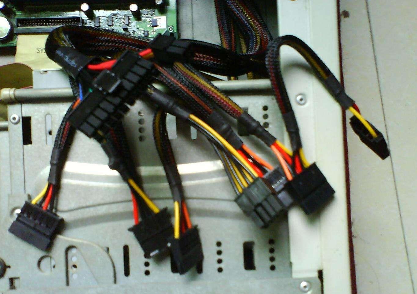 电脑主机的电源是必不可少的,今天我们来认识一下电源各线的作用