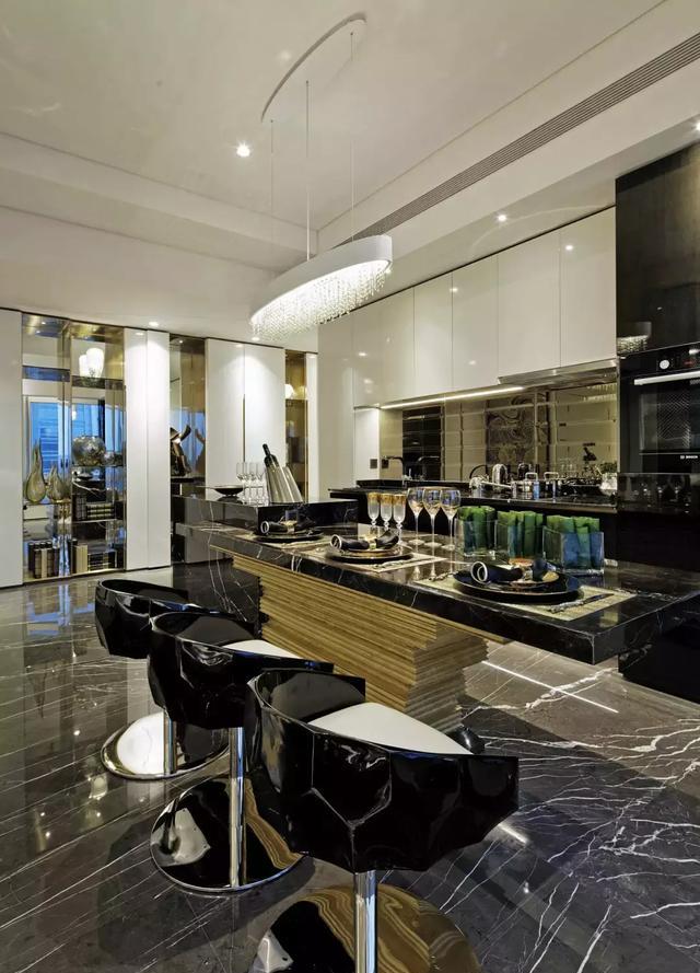 用大理石装饰的厨卫空间，简直就是家居装修中的艺术品