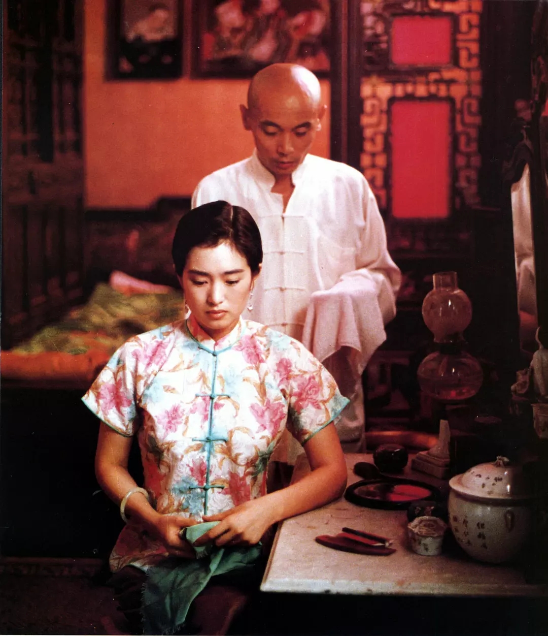1994年,张艺谋将小说《活着》搬上了荧幕,至今仍被视为其最出色的作品