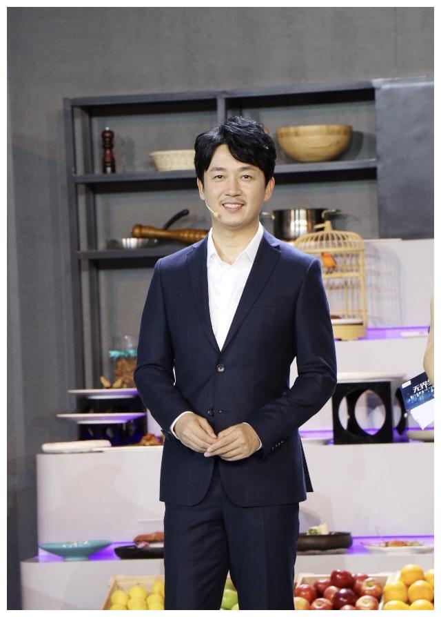 有着教科书演技的潘粤明,出演都市剧会不会大材小用?