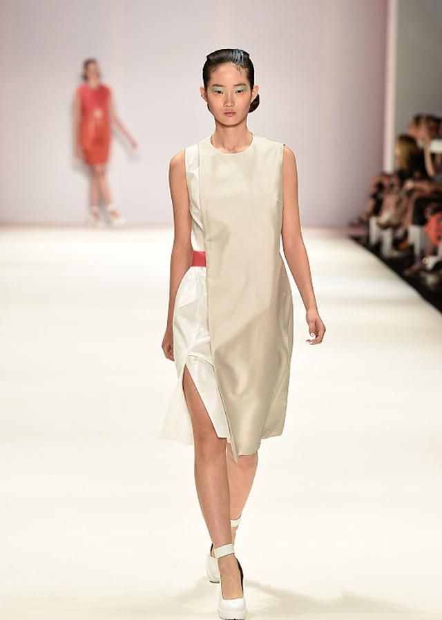 京剧舞蹈模特在中国国际时装周走秀