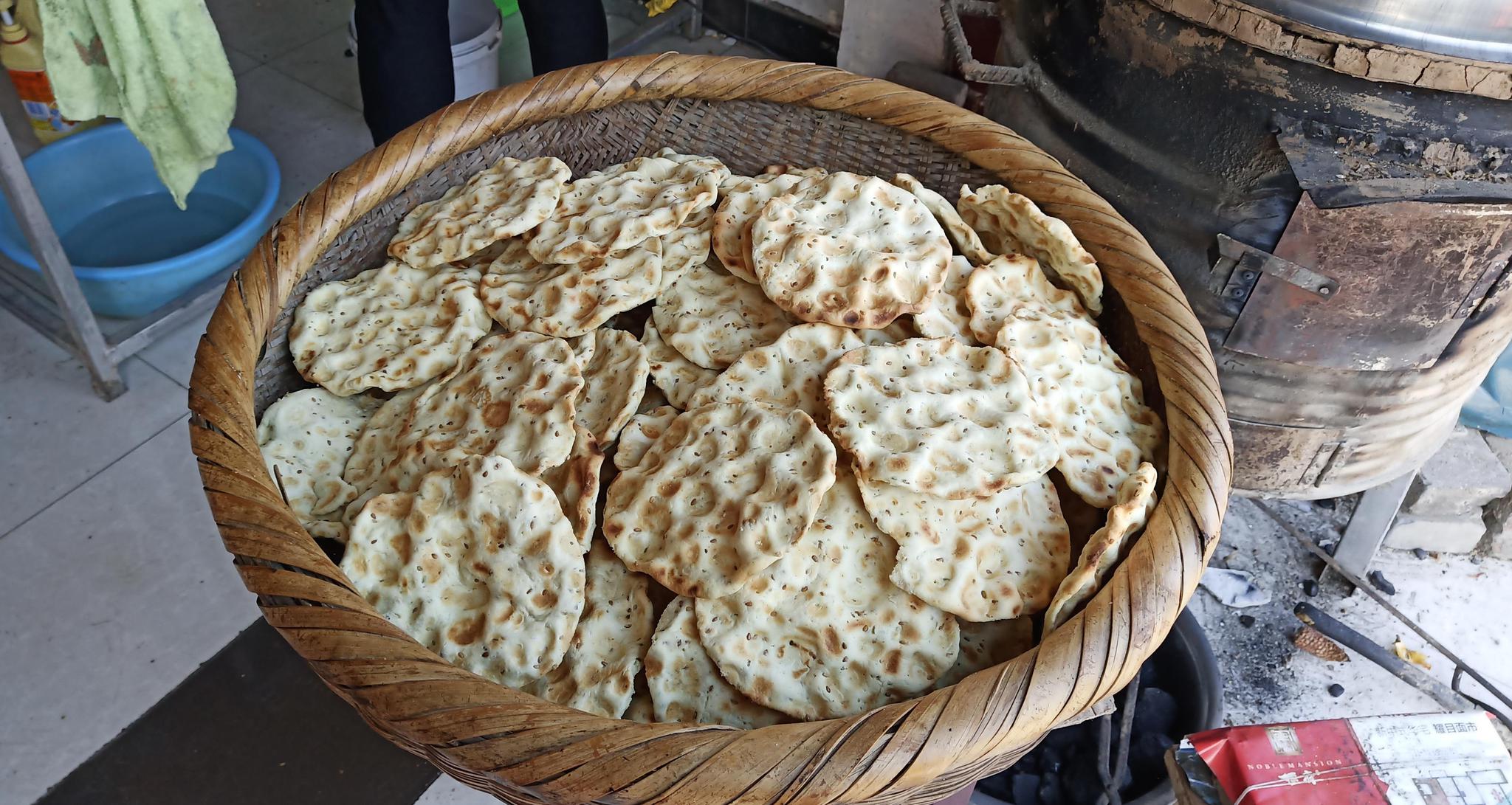 手工石子馍,一种最原始的用石头加热成熟的食物|石子馍|加热|石子_新