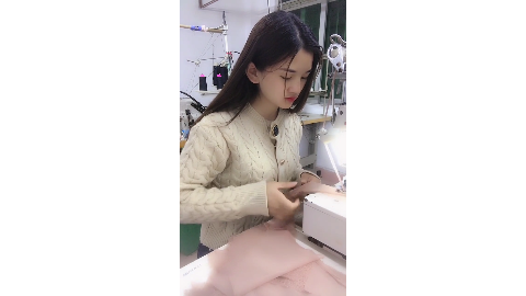 实拍服装厂贵州打工妹,年轻漂亮,工作5年还过着单身日子!