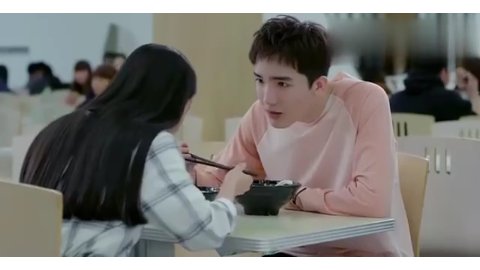 杨宇终于和林小纯和好了,希望两个人一直这么甜蜜下去!