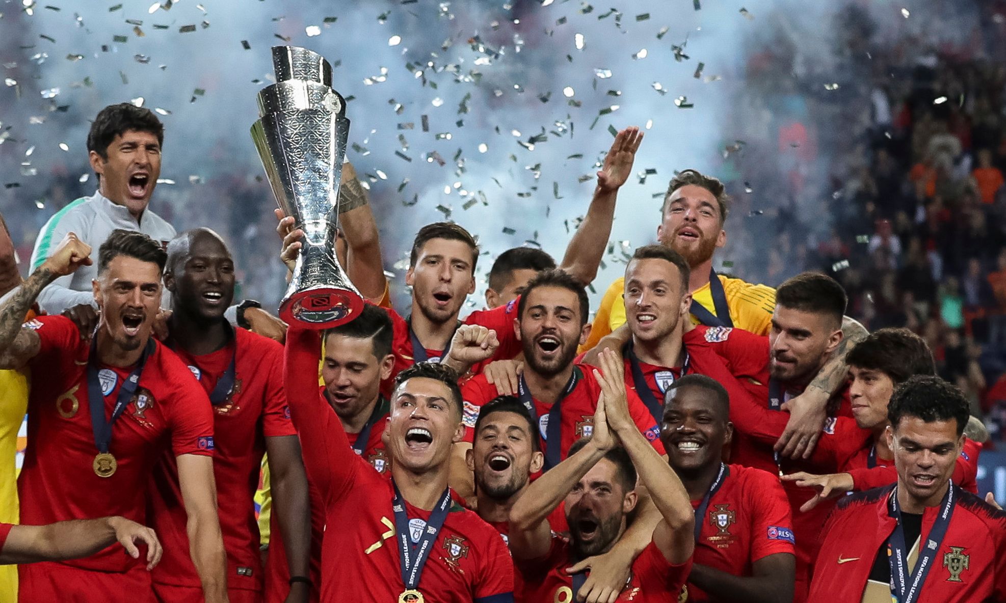 奢华锋线哑火！五大联赛五大联赛最新赛程比分直播_英超/西甲/意甲/德甲/法甲全追踪卫冕冠军欧冠巅峰对决：14亿豪门0-1止步6连胜