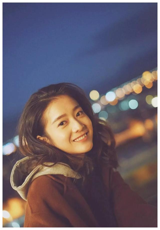 有小虎牙的四大明星:杨幂灵动,佟丽娅优雅,而她前途不可限量!