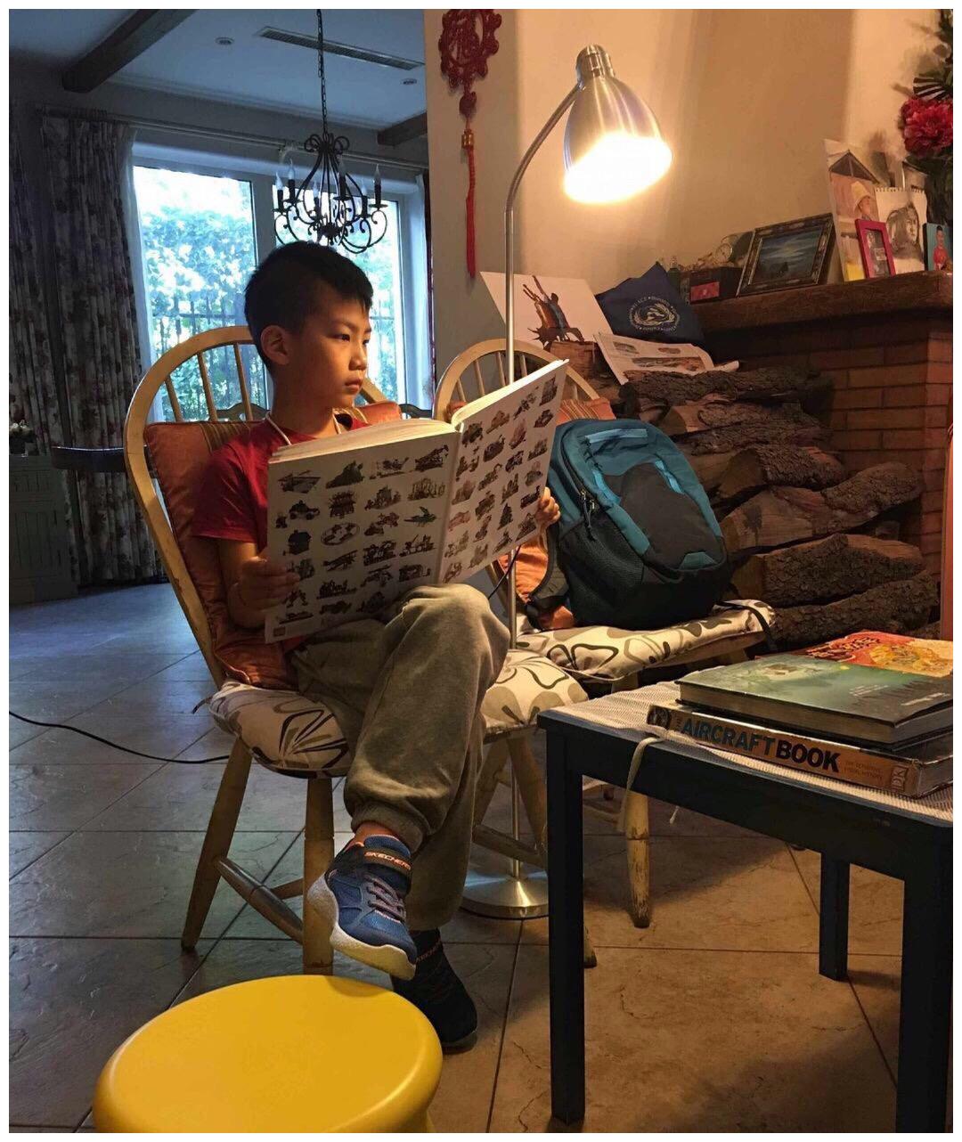 胡军女儿的成人礼上看见胡皓康了