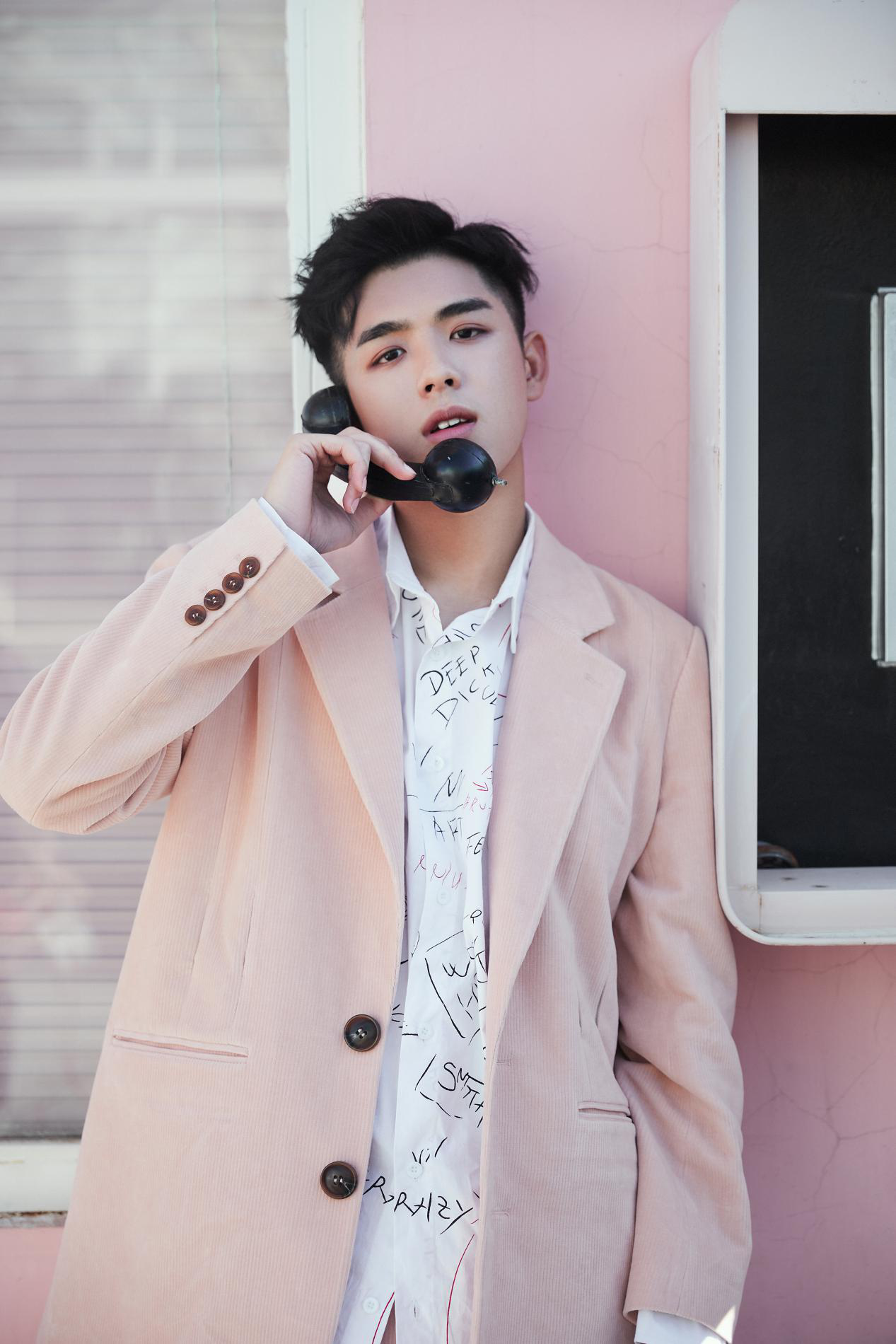 《戏隐江湖》陈信喆演技全开 无实物表演获网友点赞