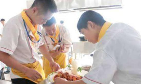 为何开餐馆的往往是老板而不是厨师这3点逃不开，答案很现实|餐饮业_新浪新闻