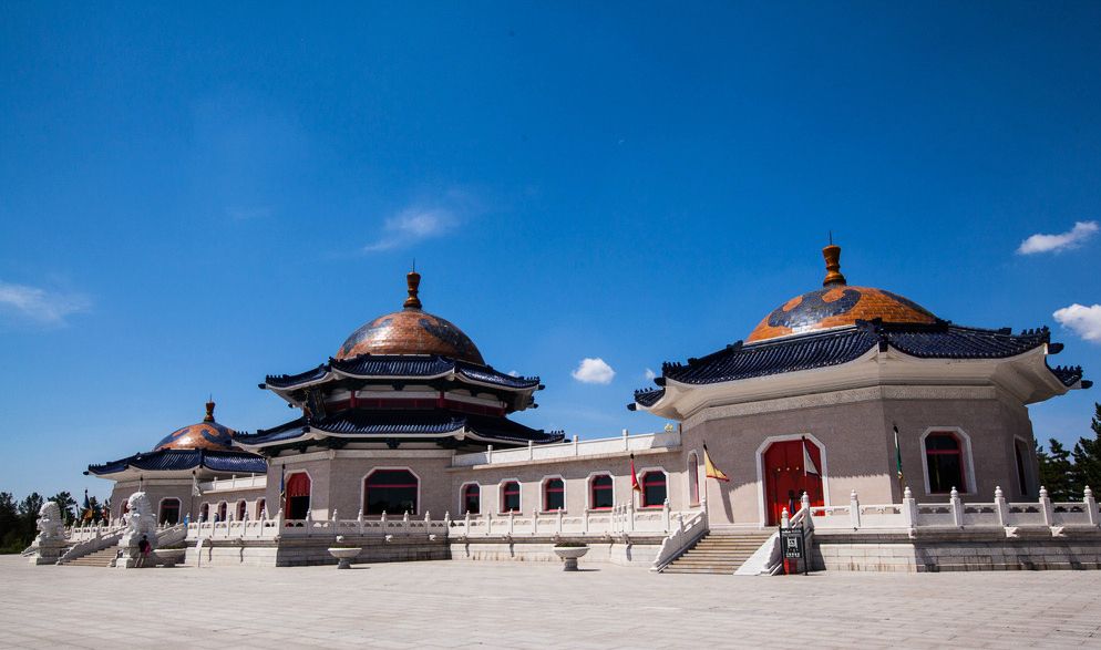 成吉思汗陵,是内蒙古的一处主要旅游景点,颇有特色