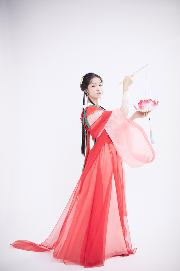 杨肸子国风美少年开启个人战绝佳唱功再绎经典获力赞