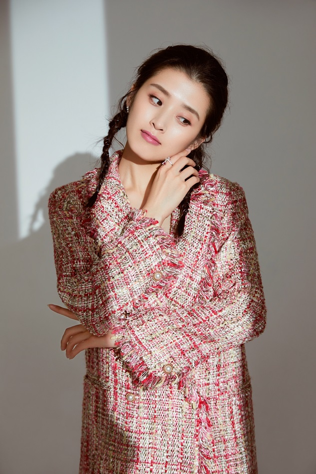 李若嘉曝光新年写真 娇俏艳丽鬼马十足|李若嘉|可爱|下衣_新浪新闻