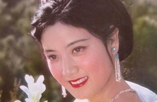 女神级别的存在,她与刘晓庆,张金玲并称为北京电影制片厂"三朵金花"