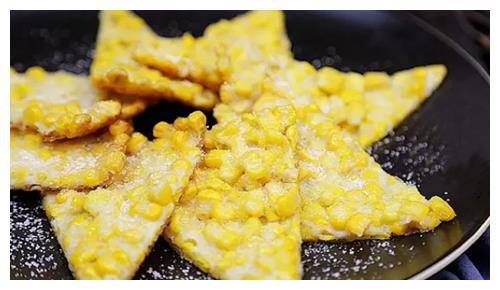 黄金玉米烙按这方法做,色泽金黄,外酥里嫩,出锅不容易散!