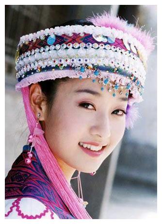 有小虎牙的四大明星:杨幂灵动,佟丽娅优雅,而她前途不可限量!