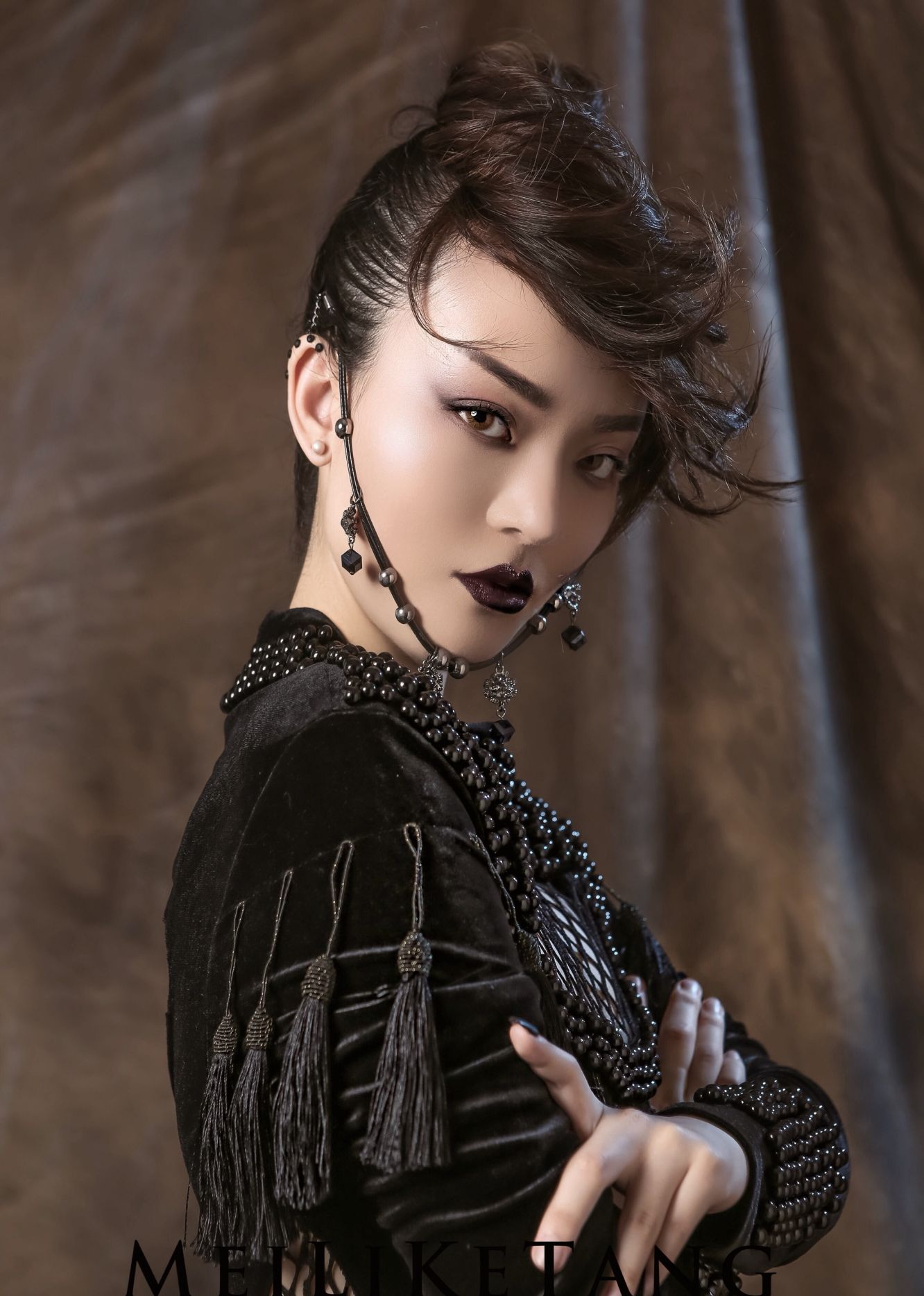 童婷美丽课堂:暗黑系酷girl商业拍摄妆容造型