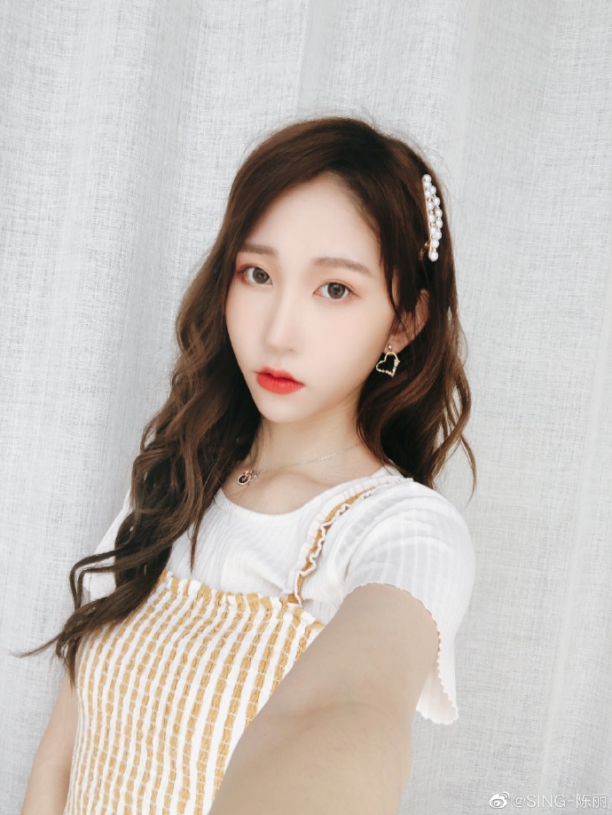 偶像女团sing陈丽自拍写真可爱美照欣赏