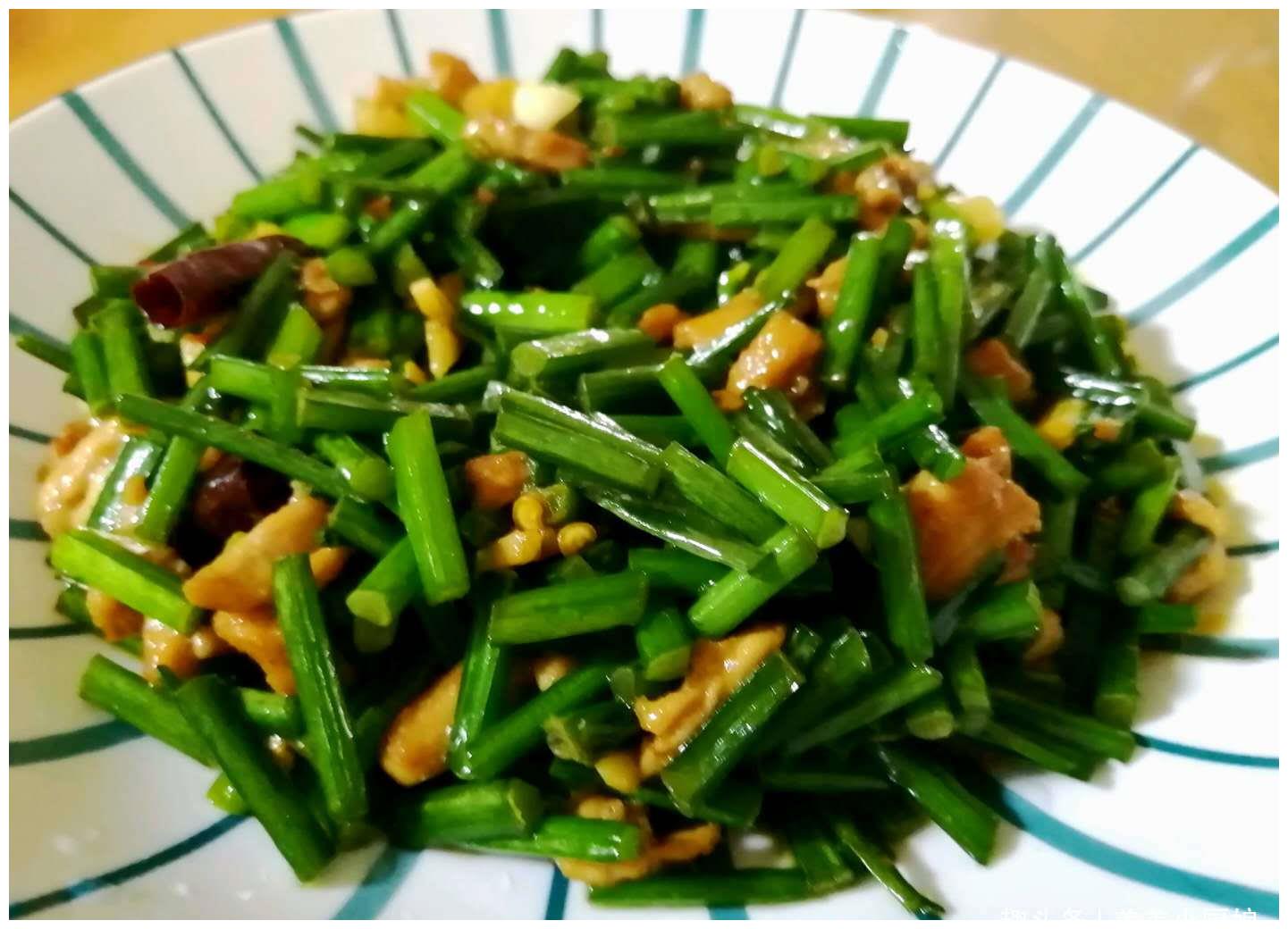 里脊肉炒韭苔,口感清脆,美味又营养,以后再也不吃韭菜了