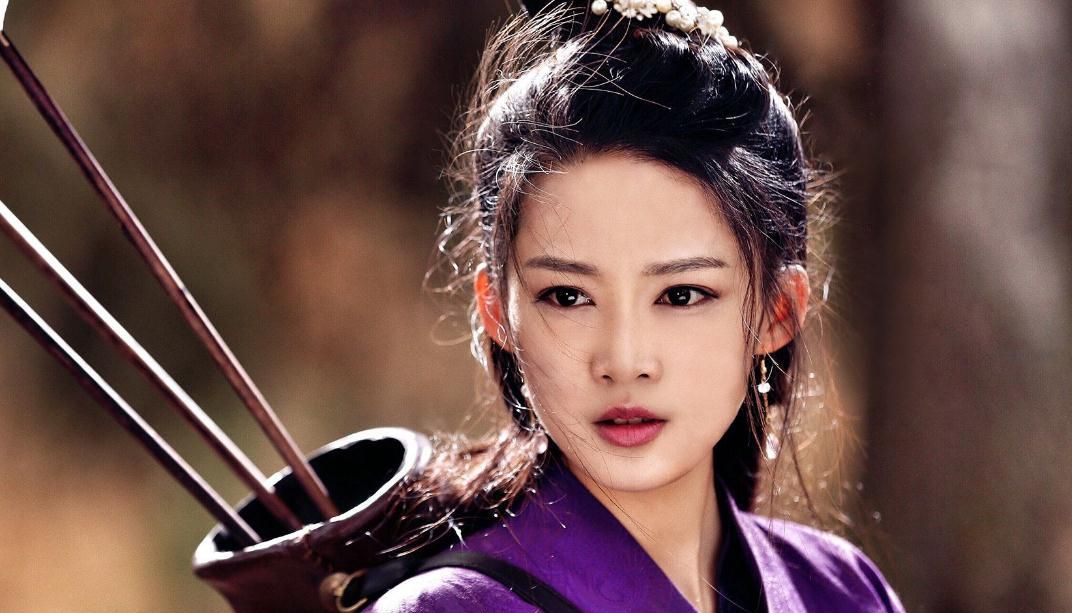 超级喜欢李沁的古装扮相,一颦一笑都尽显温柔,娇俏可人