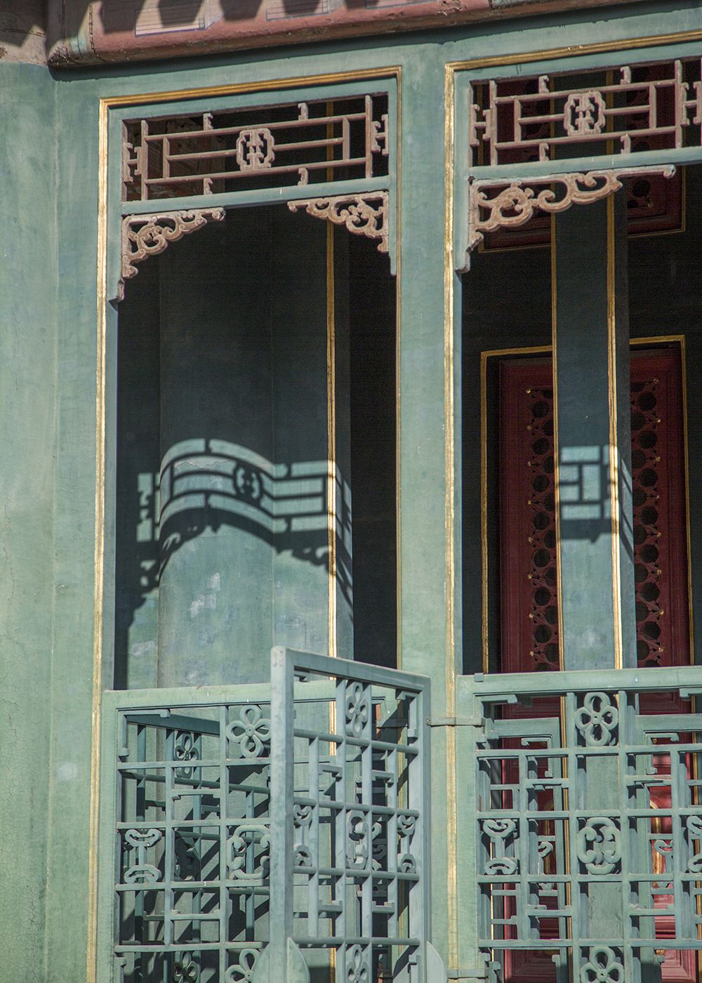 行走在故宫,遇黑色琉璃瓦顶的文渊阁