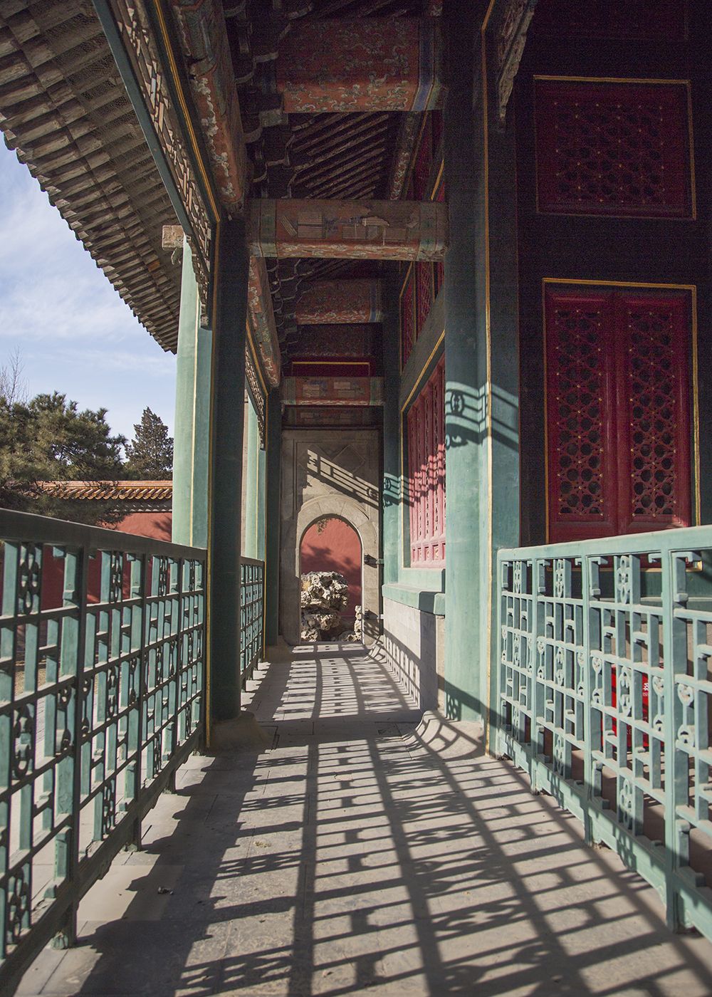 行走在故宫,遇黑色琉璃瓦顶的文渊阁