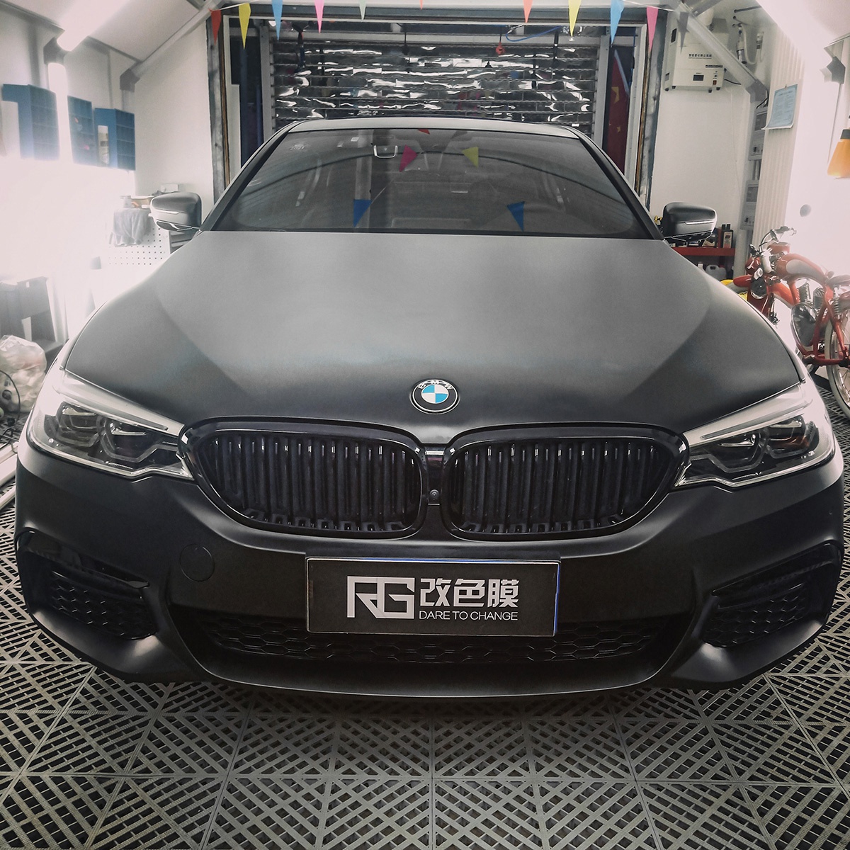 宝马5系车身改色钛金石墨黑 rg瑞集改色膜河北石家庄加盟店出品