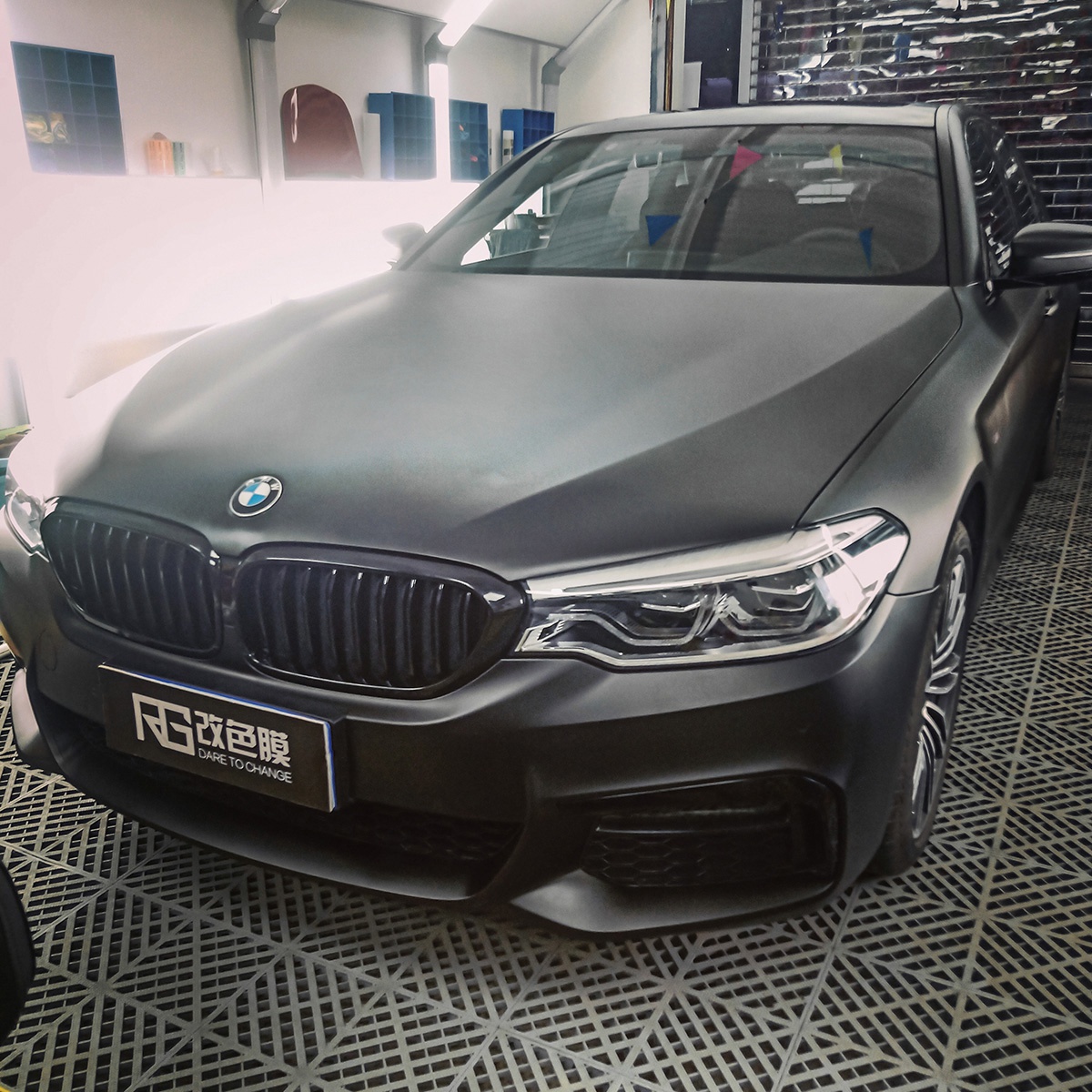 宝马5系车身改色钛金石墨黑 rg瑞集改色膜河北石家庄加盟店出品