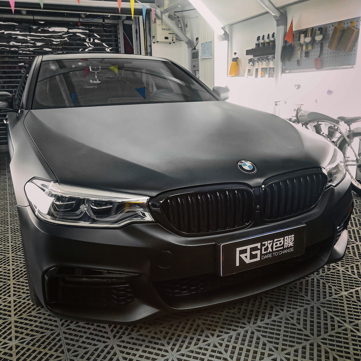 宝马5系车身改色钛金石墨黑 rg瑞集改色膜河北石家庄加盟店出品