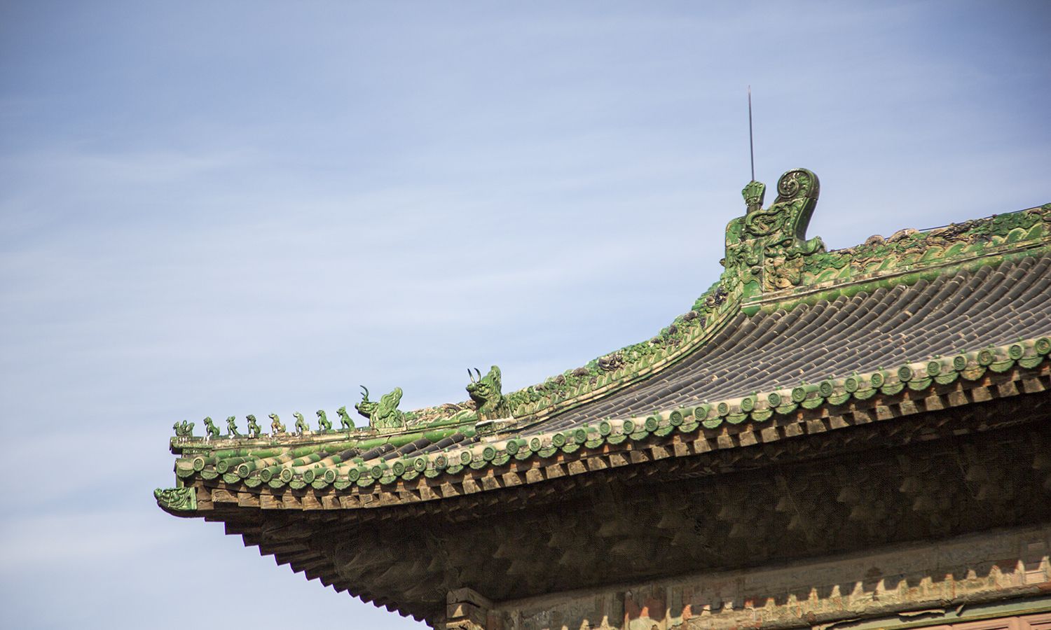 行走在故宫,遇黑色琉璃瓦顶的文渊阁