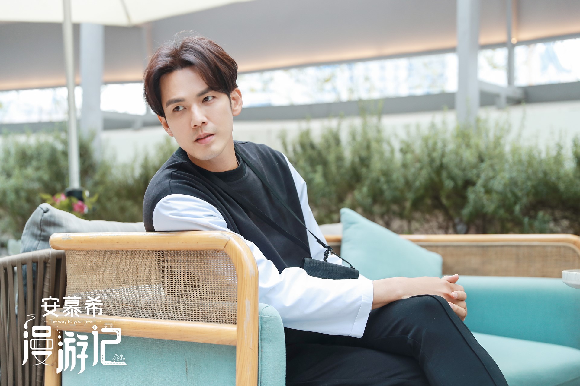 漫游记上演短视频创作大比拼钟汉良带你云见面游成都