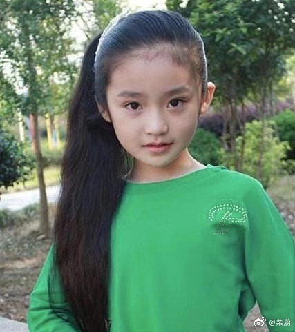 柴蔚新剧大光明造型引热议网友这才是高中生该有的亚子